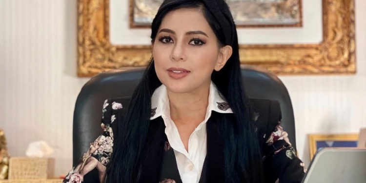 Doanh nhân Lê Hồng Thủy Tiên nhận Huân chương công trạng Ý