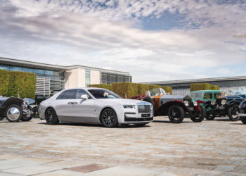 Cuộc gặp gỡ giữa New Ghost và Vintage Ghost tại sân nhà Goodwood