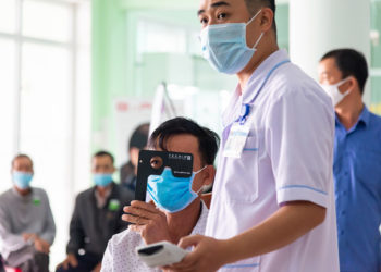 Novartis Việt Nam và Quỹ Fred Hollows thực hiện chương trình chăm sóc sức khỏe mắt, phòng chống mù lòa