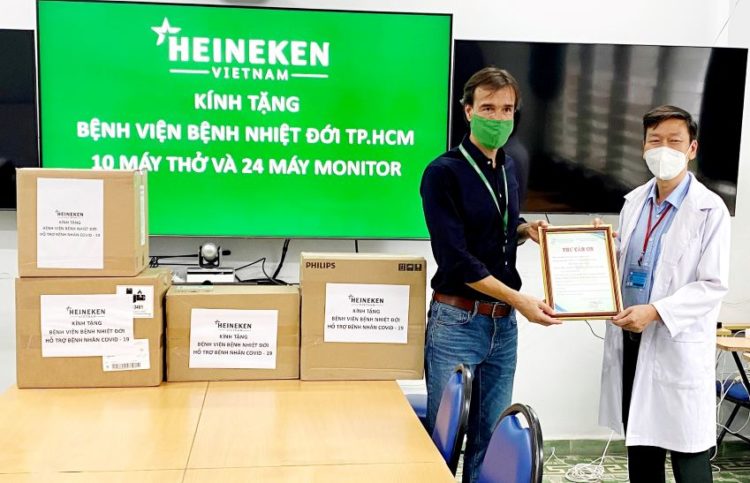 Heineken tặng trang thiết bị y tế