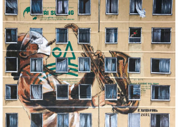 Sài Gòn giãn cách tái hiện trên những tấm bìa carton