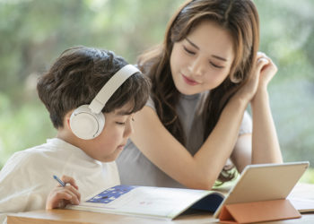 Nghe sách cùng con