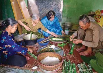 Về làng Nôm ăn bánh tày - 4