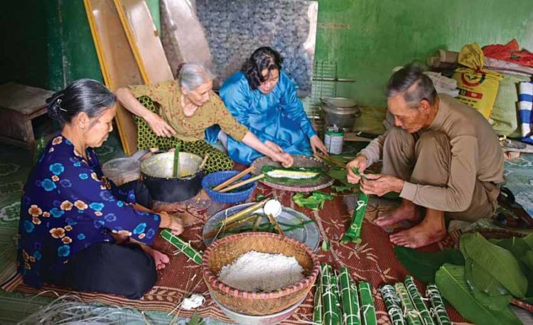 Về làng Nôm ăn bánh tày - 4