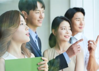 Việc làm cho tân cử nhân trong đại dịch COVID-19: Động thái tích cực giữa những thách thức