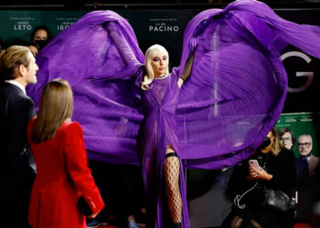 Lada Gaga gây sốt với chiếc váy tím xuyên thấu tại buổi ra mắt phim ‘House of Gucci’