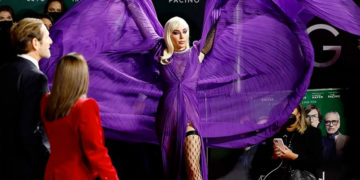 Lada Gaga gây sốt với chiếc váy tím xuyên thấu tại buổi ra mắt phim ‘House of Gucci’