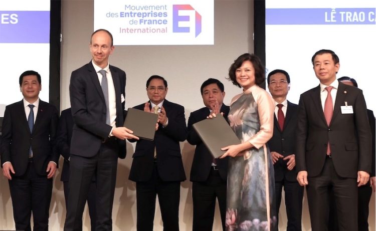 Vinfast Và EDF ký kết biên bản ghi nhớ hợp tác lắp đặt trạm sạc điện tại Pháp