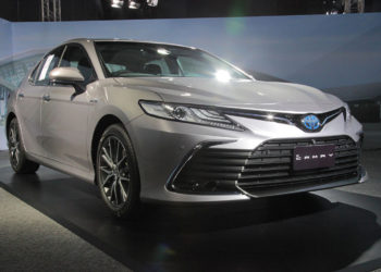 Toyota Camry 2022 bỏ động cơ 2.0L, sớm về Việt Nam
