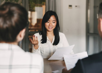 Phỏng vấn tuyển dụng nhân viên bán hàng: Ba câu hỏi không nên sử dụng