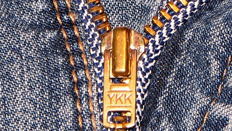 Tại sao trên những chiếc khóa kéo lại có chữ YKK