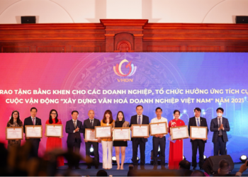 Huawei nhận bằng khen Doanh nghiệp hưởng ứng tích cực cuộc vận động “Xây dựng văn hoá doanh nghiệp Việt Nam” năm 2021