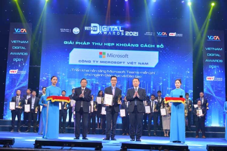 Microsoft vinh dự nhận Giải thưởng Chuyển Đổi số Việt Nam 2021