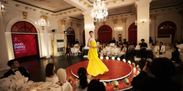 Lộng lẫy thời trang thập niên trong BST Xuân Hè 2022 của NTK Công Trí