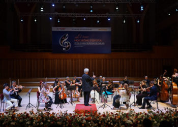 Tiết mục giao lưu của Dàn nhạc giao hưởng Anh Quốc cùng sinh viên Học viện âm nhạc QG VN trong Lễ trao học bổng Toyota 2019