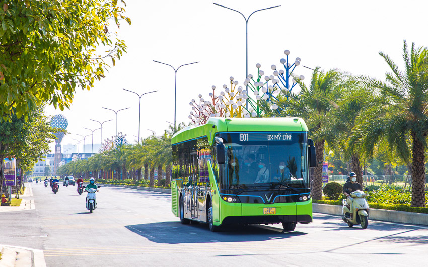 Xe buýt điện Vinbus chính thức tham gia mạng lưới vận tải công cộng Hà Nội 1