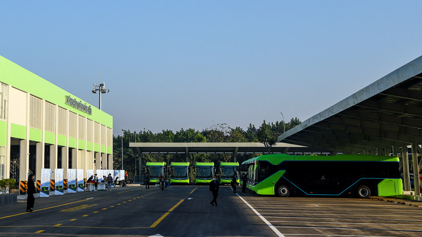 Xe buýt điện Vinbus chính thức tham gia mạng lưới vận tải công cộng Hà Nội 2