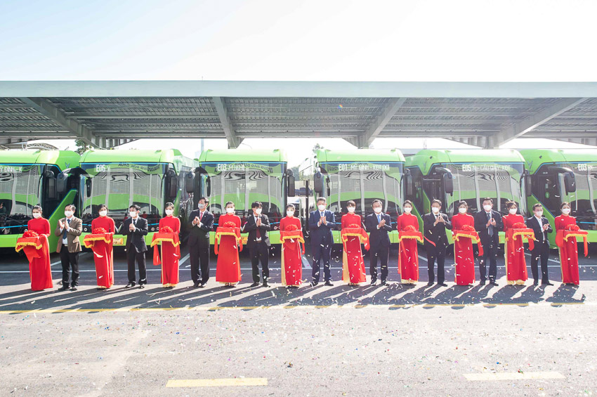 Xe buýt điện Vinbus chính thức tham gia mạng lưới vận tải công cộng Hà Nội 6
