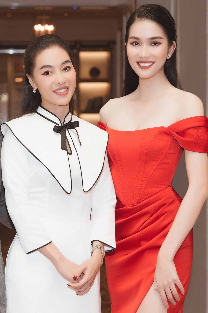 Á hậu Phương Anh nhận học bổng từ 'bà trùm' hoa hậu Phạm Kim Dung - 1