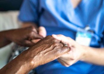 Người phụ nữ có thể ngửi thấy bệnh Parkinson - 1