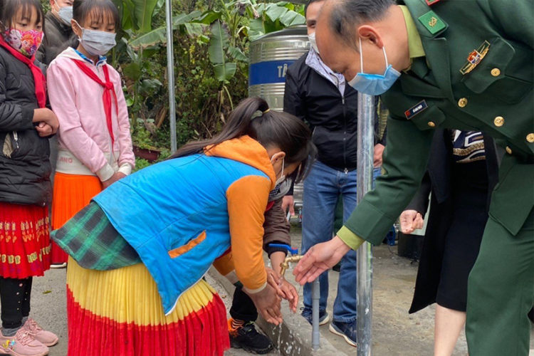 Quỹ Toyota Việt Nam cung cấp nước sạch cho trường tiểu học và đồn biên phòng Lũng Cú tại tỉnh Hà Giang