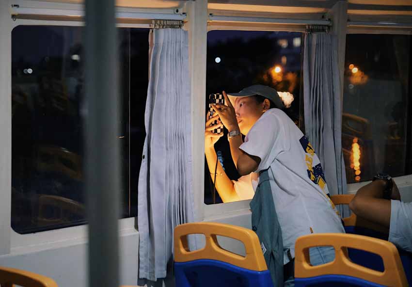 Sài Gòn có chuyến buýt đường thuỷ buổi tối - 5