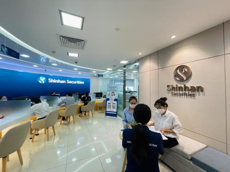 Chứng khoán Shinhan Việt Nam tăng vốn điều lệ lên gần 2.000 tỷ đồng - 1