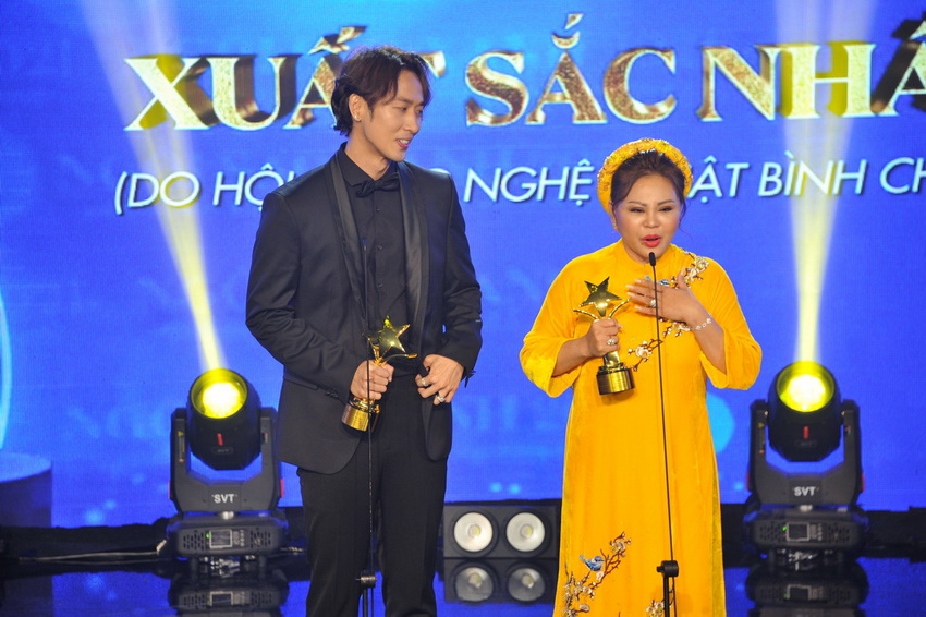 Trấn Thành, Lê Giang, Tuấn Trần thắng lớn cùng "Bố Già" tại giải Ngôi Sao Xanh 2021 02