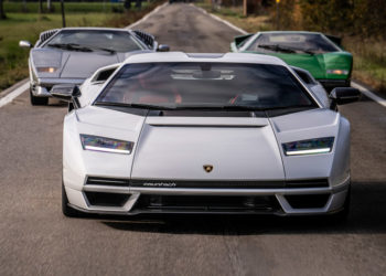 Lamborghini Countach LPI 800-4 lần đầu tiên trên đường