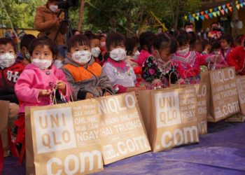 Uniqlo tặng 9.000 sản phẩm từ chương trình Re.Uniqlo và Heattech, đến trẻ em vùng cao Tây Bắc - 2