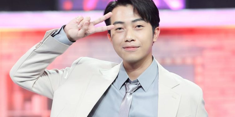 Vừa lọt top 10 nhà sáng tạo YouTube nổi bật nhất năm 2021, Cris Phan ra mắt tự truyện - 6