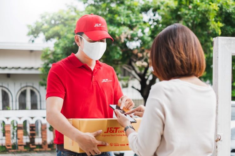 Dịch vụ giao hàng chuyển phát nhanh J&T Express đón đầu mùa mua sắm Tết 2022