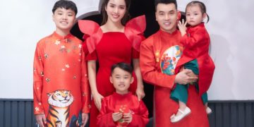 Gia đình Ưng Hoàng Phúc chia sẻ những khoảnh khắc hạnh phúc trong bộ ảnh Tết 2022 - 1