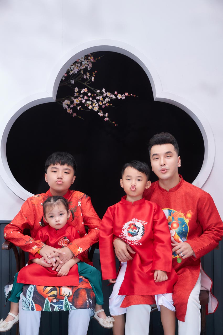 Gia đình Ưng Hoàng Phúc chia sẻ những khoảnh khắc hạnh phúc trong bộ ảnh Tết 2022 - 3