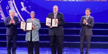 Giải thưởng VinFuture vinh danh 3 tác giả công nghệ gốc vaccine mRNA - 9