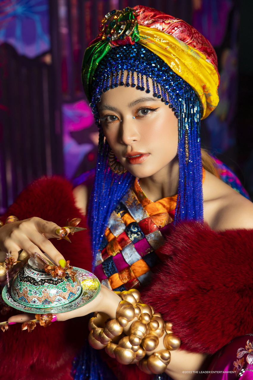 Hoàng Thùy Linh "Gieo Quẻ" đầy màu sắc mở màn năm mới 2022 03