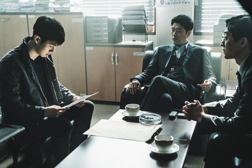 Sao phim 'Ký sinh trùng' Choi Woo Shik đối đầu 'cảnh sát quốc dân' Cho Jin Woong trong phim mới - 1