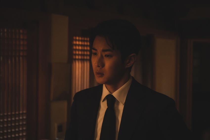 Sao phim 'Ký sinh trùng' Choi Woo Shik đối đầu 'cảnh sát quốc dân' Cho Jin Woong trong phim mới - 5