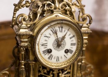 Lỡ yêu đồng hồ cổ - 1