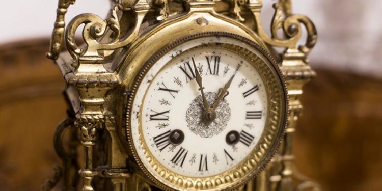 Lỡ yêu đồng hồ cổ - 1