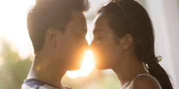 Những cái hôn đi vào lịch sử thế giới - 1