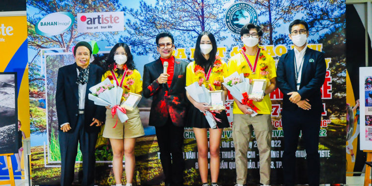 Kết quả Festival Nhiếp ảnh Trẻ Quốc tế lần thứ 7-2021, dành cho học sinh trung học tại Higashikawa, Hokkaido