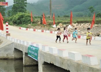 Grab Việt Nam khánh thành cây cầu thứ 6 thuộc dự án “Xây cầu đến lớp”