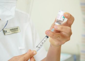 Bệnh viện đa khoa Tâm Anh bắt đầu tiêm kháng thể đơn dòng Evusheld dự phòng Covid-19 cho người nguy cơ cao - 1