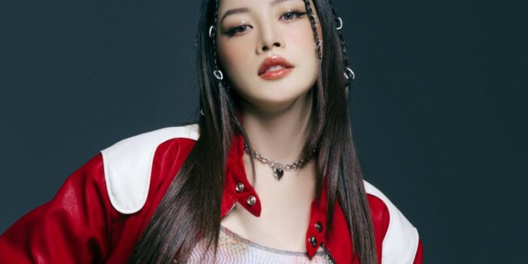 Sau Kay Trần, Chi Pu xuất hiện đầy quyến rũ ngồi ghế nóng Street dance Việt Nam