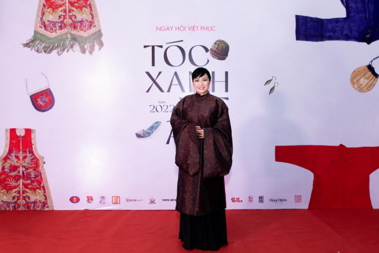 Phương Thanh, Denis Đặng, Rtee,... xuất hiện tại ngày hội Việt phục Tóc Xanh Vạt Áo 01
