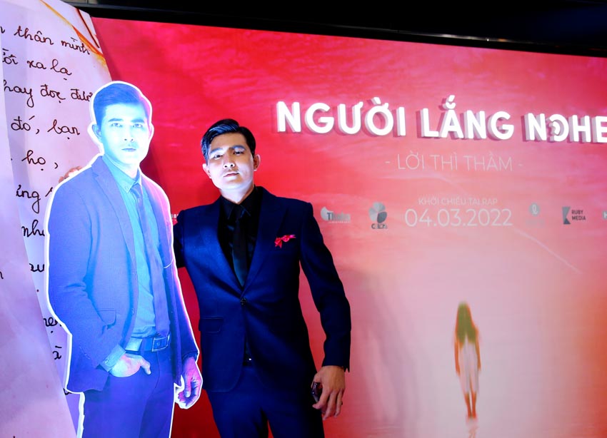 Quang Sự, Phạm Quỳnh Anh, Oanh Kiều hào hứng với poster 3D trong phim Người lắng nghe - 2