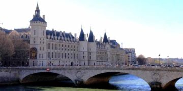 Conciergerie - Tòa lâu đài 'tù ngục' sừng sững ở Paris - 1