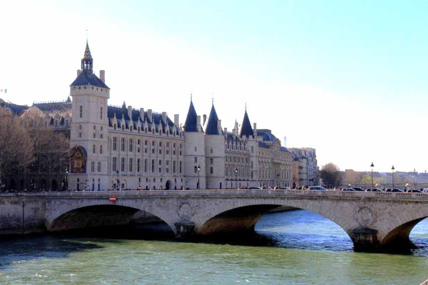Conciergerie - Tòa lâu đài 'tù ngục' sừng sững ở Paris - 1