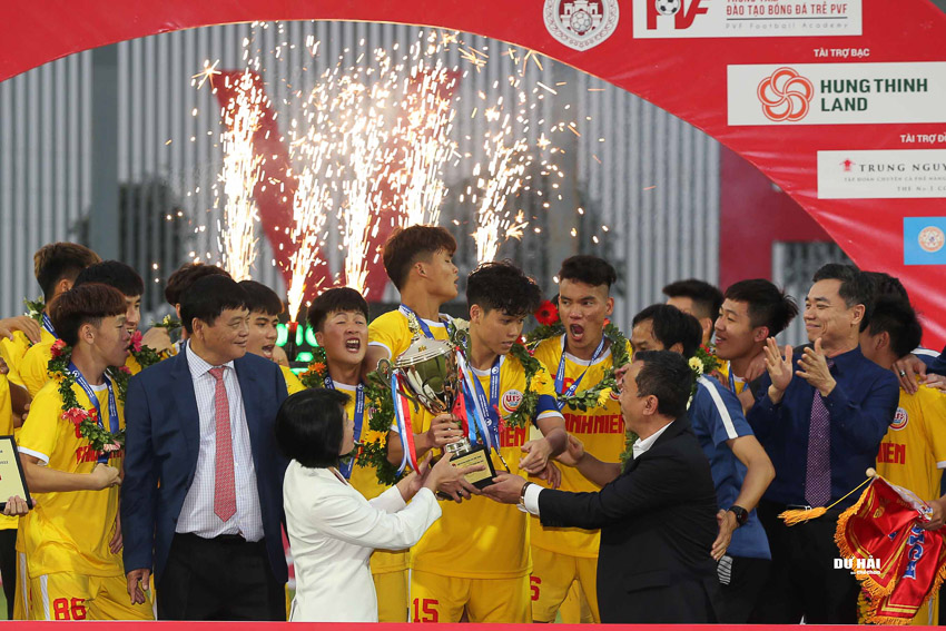 Giải U19 VĐQG: Với chiến thắng 2-1 đội U19 Hà Nội lần thứ 6 đăng quang Vô địch 9